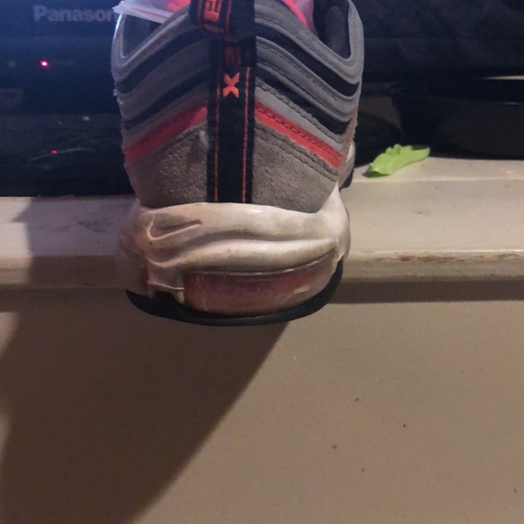 Used airmax 97s Colour way red,black,white,silver - Picture 5 of 9